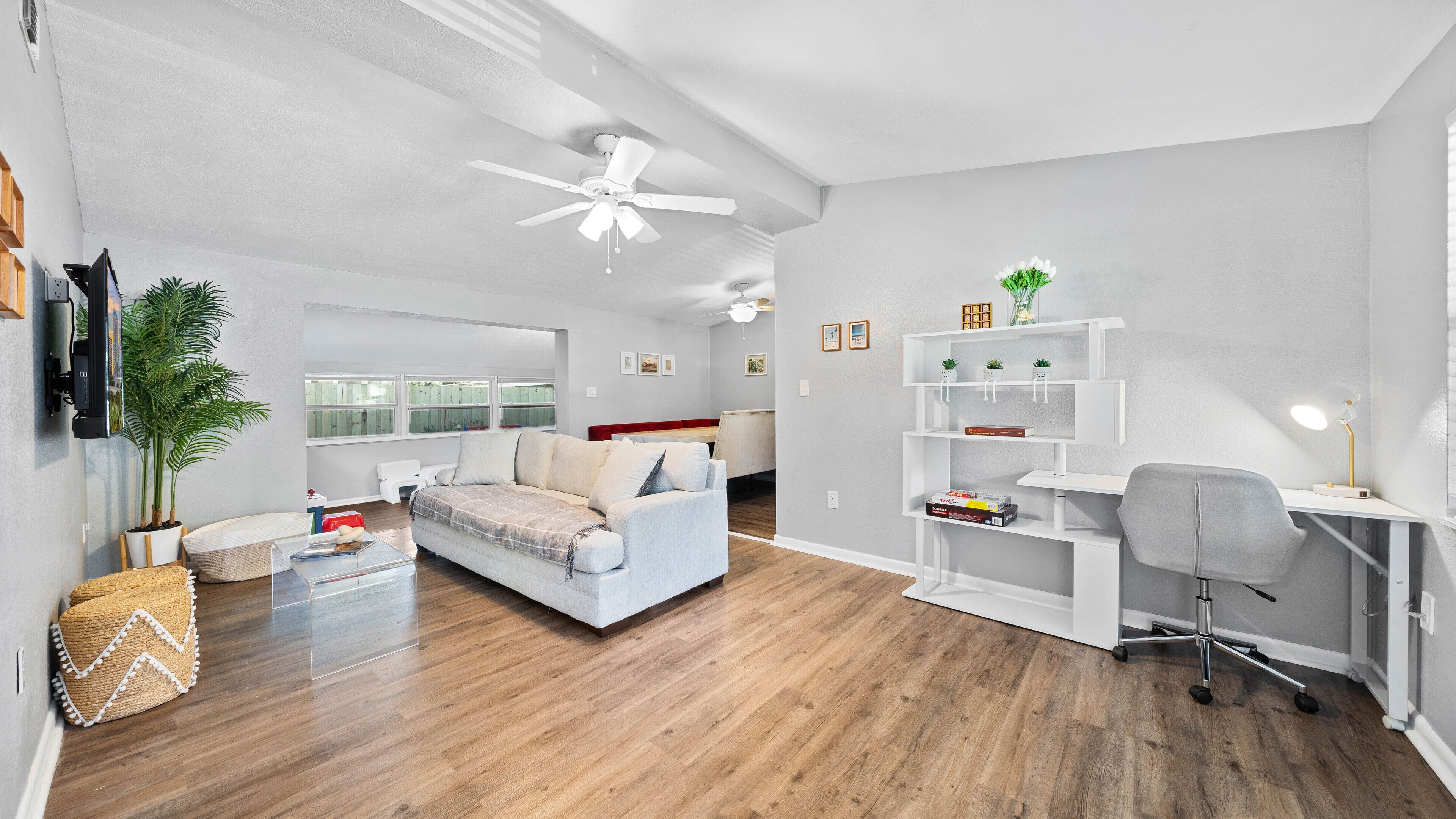 Quiet Cozy Home w\/ Arcade, Air Hockey & More, Very Spacious! Close to ZooTampa!