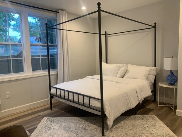 1 habitación, escritorio, tabla de planchar con plancha y wifi