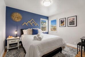 2 bedrooms, desk, iron/ironing board, travel cot - Brand New Listing ! Loveland Bear Chicken house, organic eggs daily remodeled (Loveland)