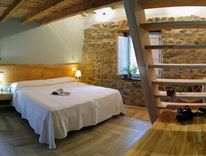 1 chambre, décoration personnalisée, ameublement personnalisé, bureau