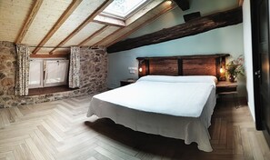 Habitació exclusiva, 1 llit de matrimoni gran | 1 dormitori, decoració individual, mobiliari individual i escriptori 