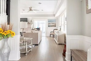 Smart TV, chimenea, videojuegos y reproductor de DVD