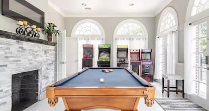 RENOVATED LUXURY 6000 sqft Mansion in Downtown Orlando SLEEP 14 NEAR Theme Parks