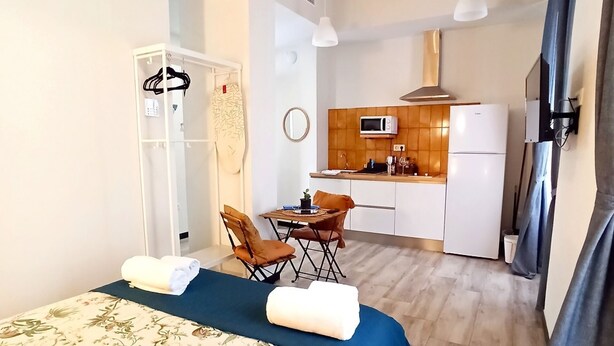 1 室のベッドルーム、WiFi、ベッドシーツ