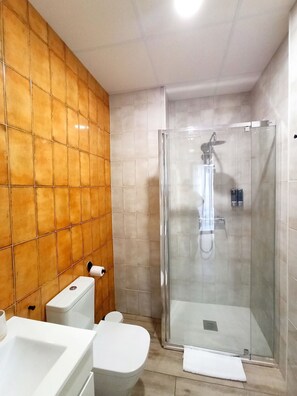 مجففات شعر، مناشف، صابون، شامبو