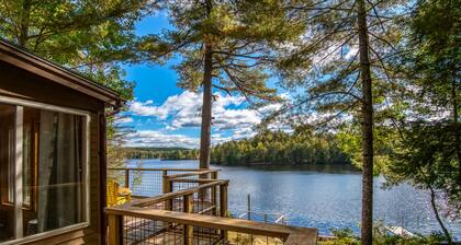Lakefront Cottage with Private Dock and Kayaks. Dog-Friendly