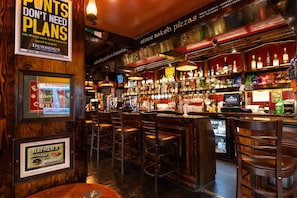 Interior - The Hyde @ Dunnings Bar (Watford)