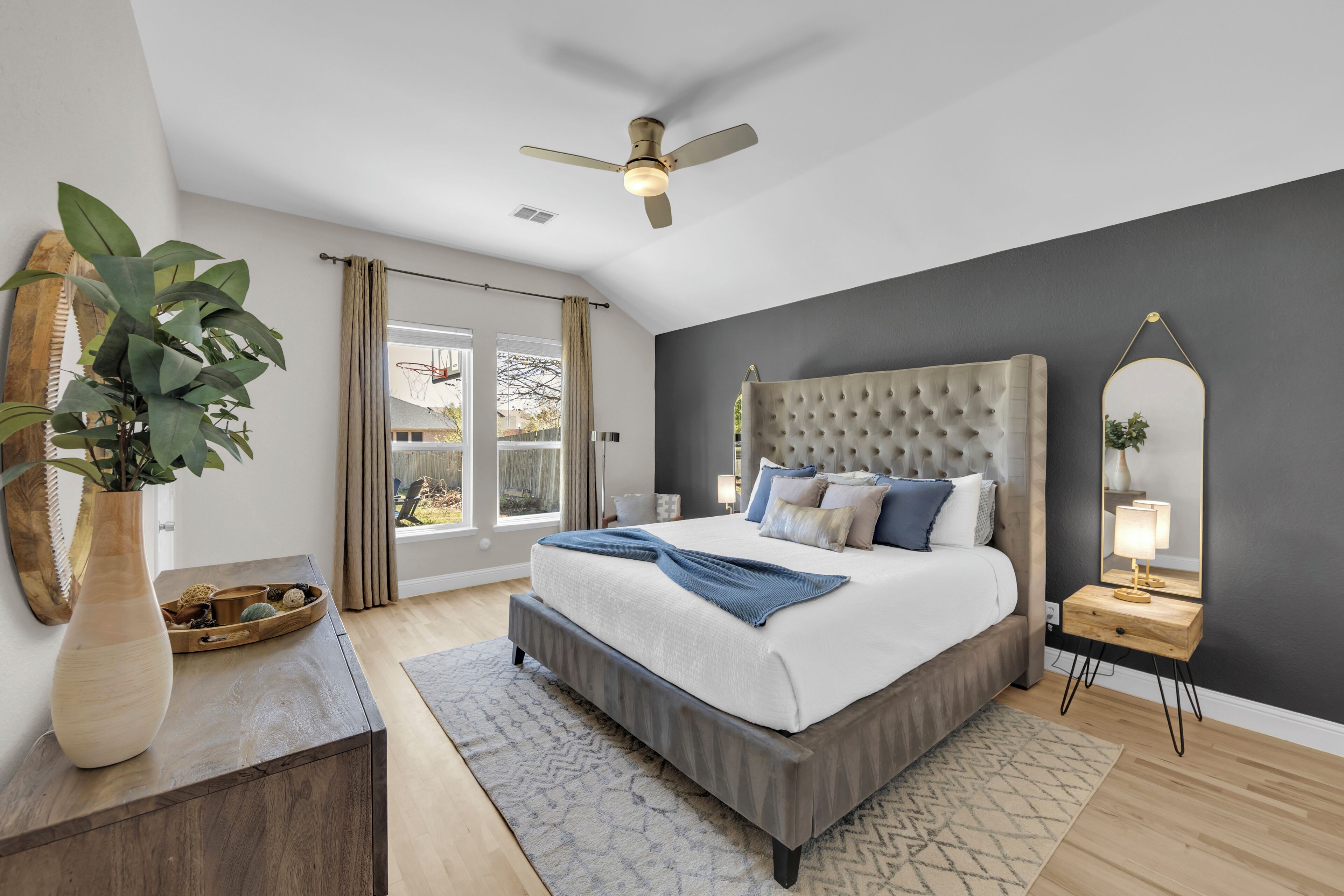 4 bedrooms, iron/ironing board, free WiFi, bed sheets