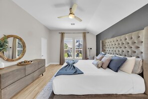 4 bedrooms, iron/ironing board, free WiFi, bed sheets