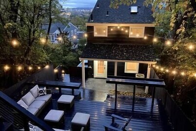 Stylish home overlooking the city, walkable to streetcar!