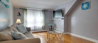 Coastal Charm in Yarmouth: Walkable + Convenient