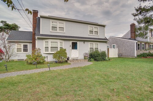 Romantic Cape Cod Beach Retreat 1 Mi to the Ocean