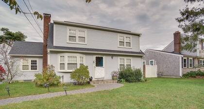 Romantic Cape Cod Beach Retreat 1 Mi to the Ocean