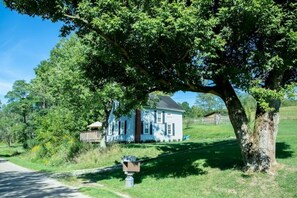 Property grounds - The Farm House @ The Mohicans Treehouse Resort (Glenmont)