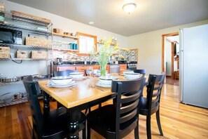 Dining - The Farm House @ The Mohicans Treehouse Resort (Glenmont)