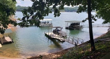 Spacious Lakehouse Lake Hartwell