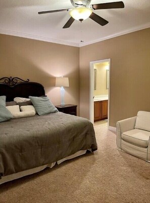 4 soverom, safe på rommet, strykejern/-brett og wi-fi (inkludert)