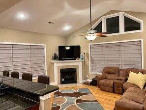 Smart TV, fireplace