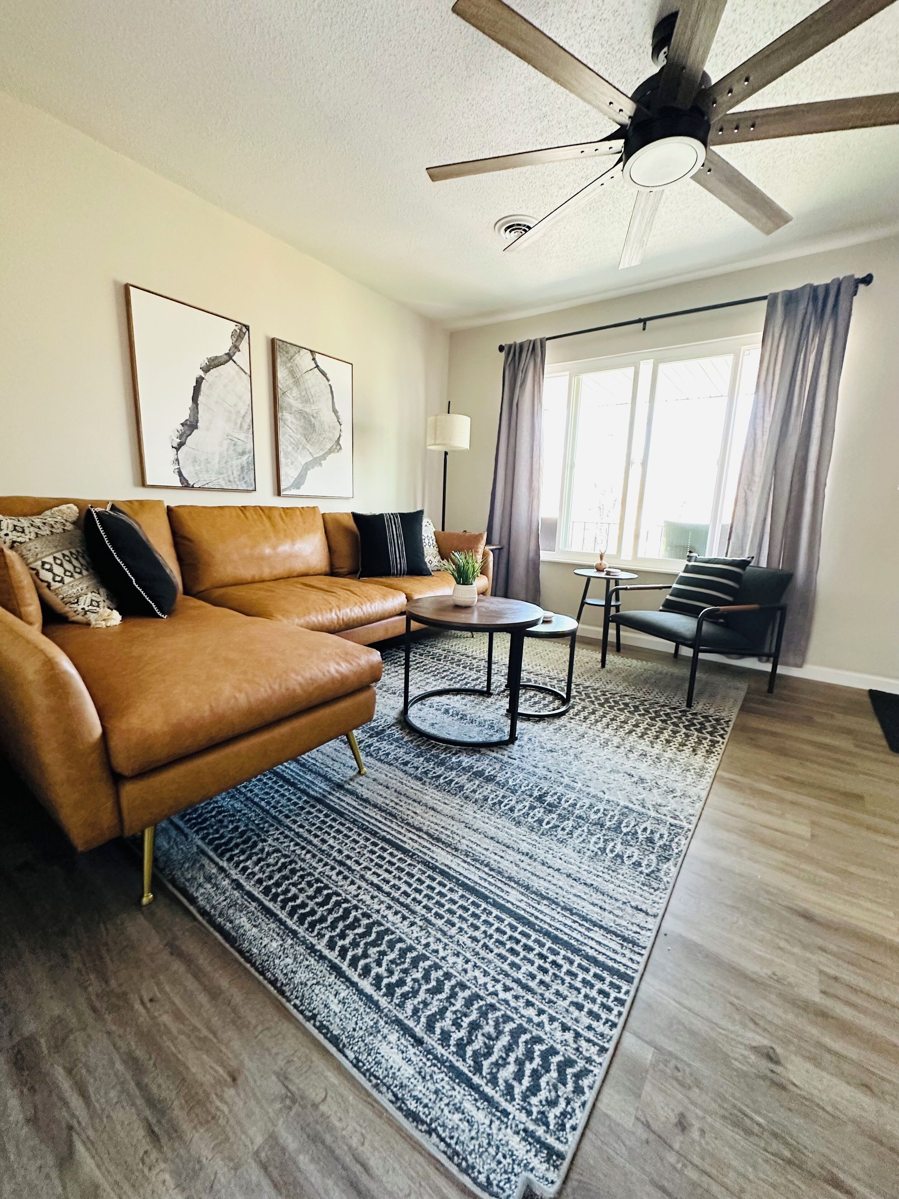 2 BDRM APT with Washer Dryer Patio and fireplace