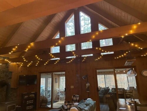 Cozy 3-bdrm with Ossipee Lake access, near White Mntns, Skiing, Shopping, Hiking