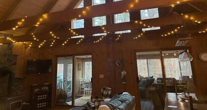 Cozy 3-bdrm with Ossipee Lake access, near White Mntns, Skiing, Shopping, Hiking