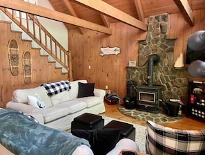 Smart TV, fireplace, foosball - Cozy 3-bdrm with Ossipee Lake access, near White Mntns, Skiing, Shopping, Hiking (Freedom)