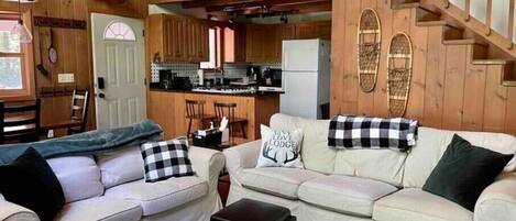 Smart TV, caminetto, tavolo da calcetto