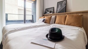 เครื่องนอนระดับพรีเมียม, พื้นที่ทำงานแบบใช้แล็ปท็อป, Wi-Fi ฟรี