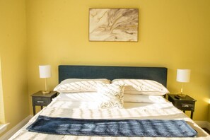 3 bedrooms, desk, free WiFi - Unit E (Moss Point)