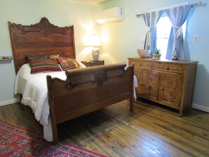 2 dormitorios, escritorio, tabla de planchar con plancha y wifi