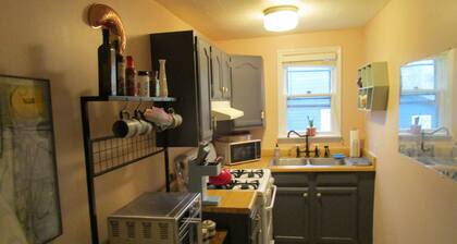 Boho-Chic Style: Furnished, Fireplace, Hardwood Floors, W/D, Calm, Quiet & Cool