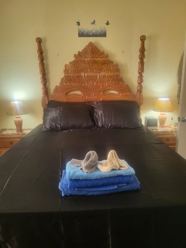 2 bedrooms, desk, iron/ironing board, free WiFi
