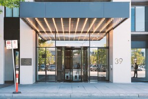 Exterior detail - Mt view 1BR apt in Capitol@CBD w/free parking/WiFi (City)