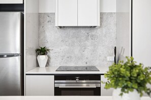 Fridge, microwave, oven, stovetop - Mt view 1BR apt in Capitol@CBD w/free parking/WiFi (City)