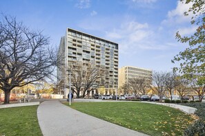 Exterior - Mt view 1BR apt in Capitol@CBD w/free parking/WiFi (City)