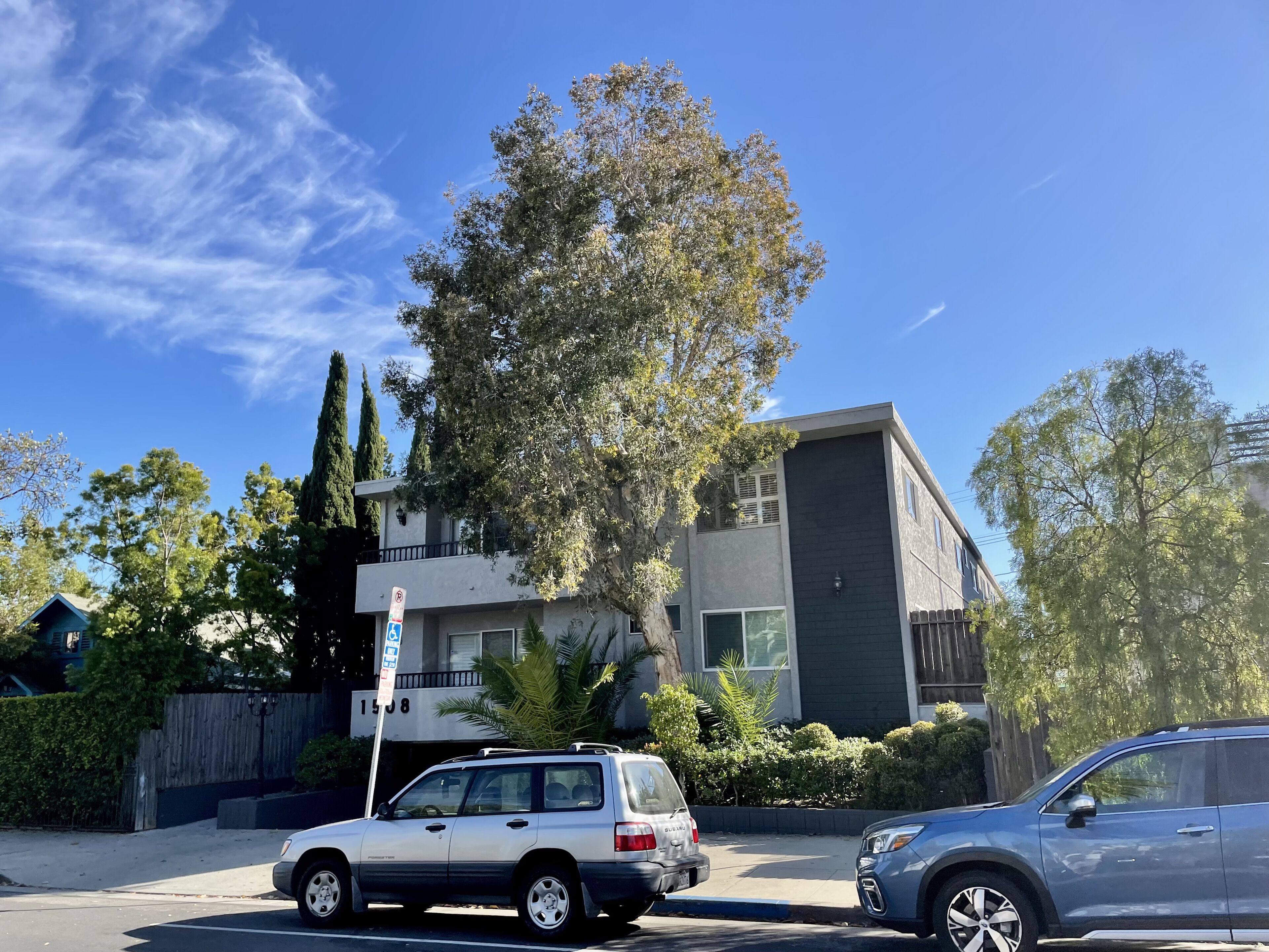Blocks from the beach and 3rd St Promenade!