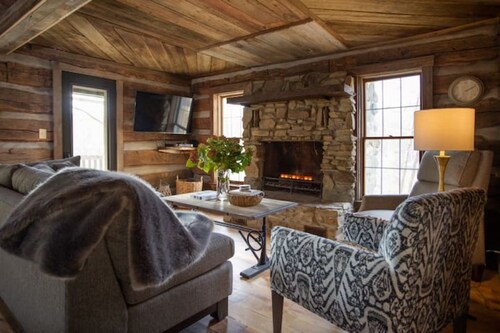 The Manor @ The Mohicans Treehouse Resort