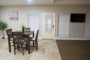 Dining room - Unit F (Moss Point)