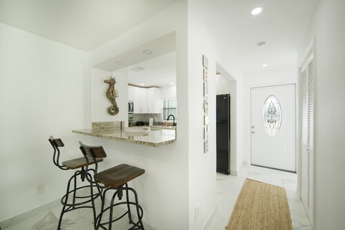 ---NEWLY RENOVATED---Heated Pool, Extra Cozy, Half Mile From Downtown Cape Coral