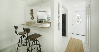 ---NEWLY RENOVATED---Heated Pool, Extra Cozy, Half Mile From Downtown Cape Coral