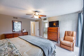 4 bedrooms, iron/ironing board, travel cot, free WiFi