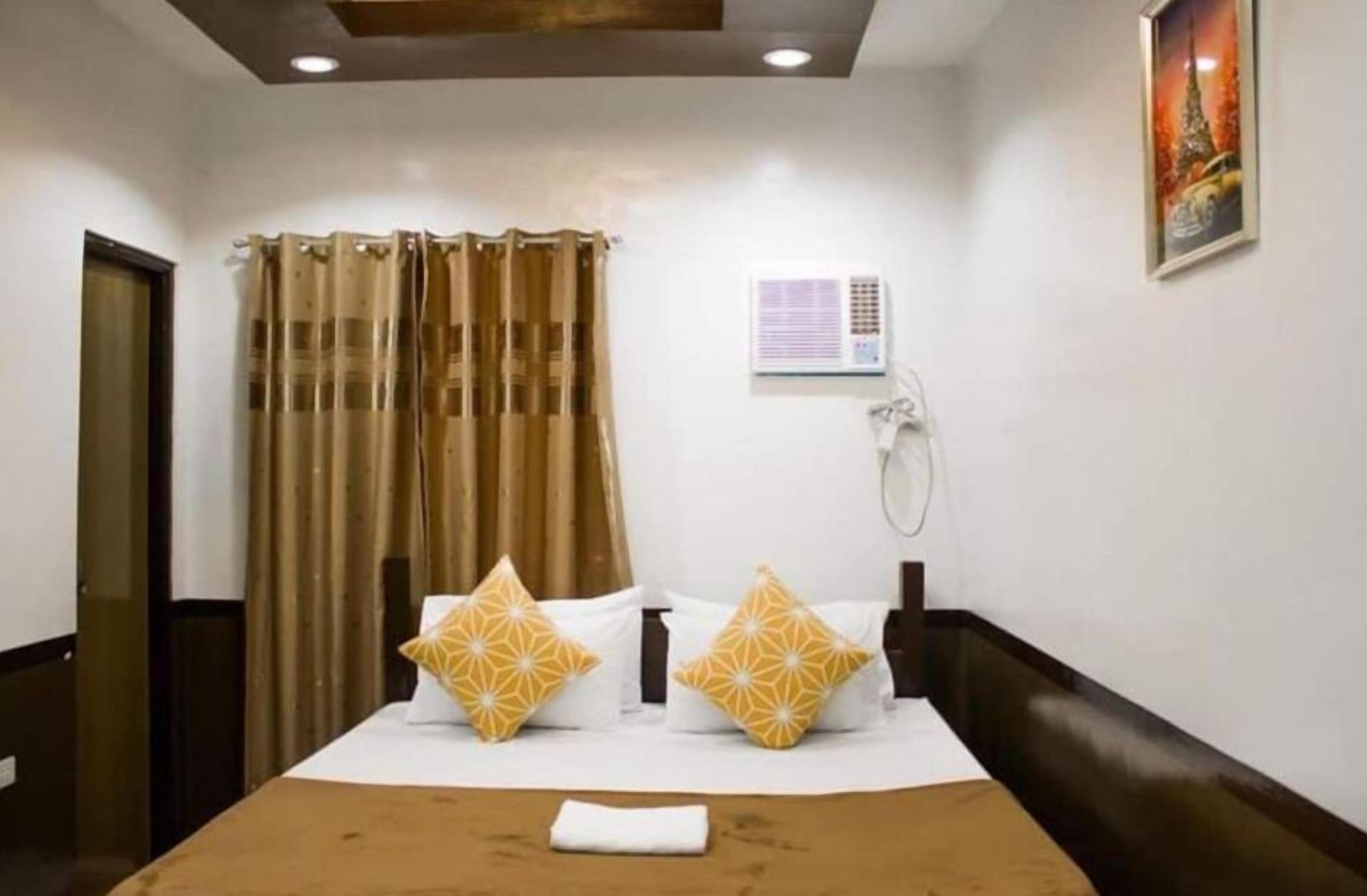 2 habitaciones, tabla de planchar con plancha y ropa de cama 