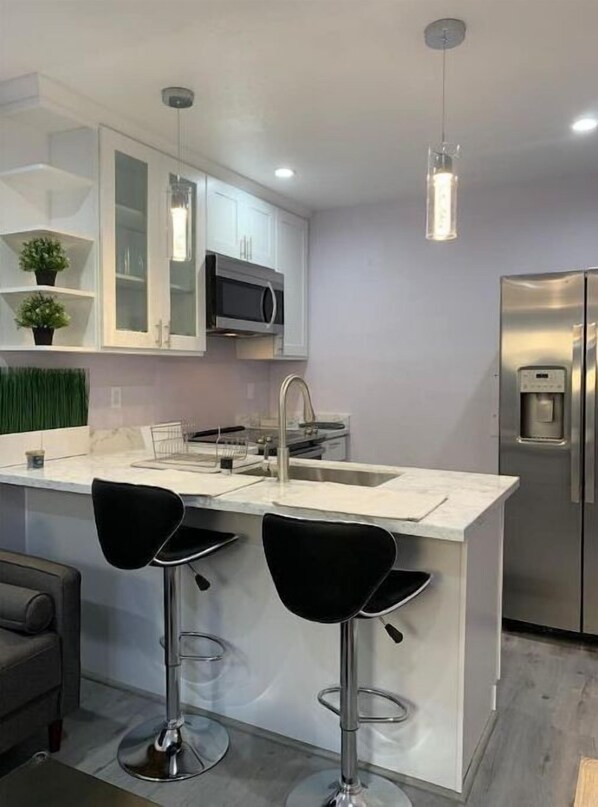Refrigerador, microondas, horno, placa de cocina