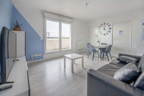 Nice 2 bedroom apartment 40 minutes from Paris

