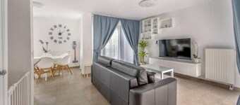 Nice 4 bedroom apartment 13 minutes from Paris

