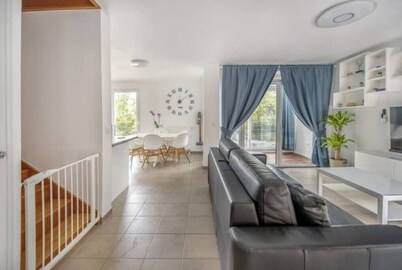 Nice 4 bedroom apartment 13 minutes from Paris

