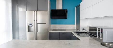 Fridge, microwave, oven, stovetop