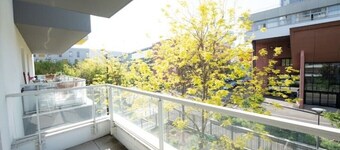 Beautiful 2 bedroom apartment 40 mins from Paris,

