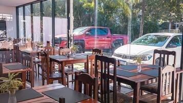 Desayuno autoservicio gratuito y diario