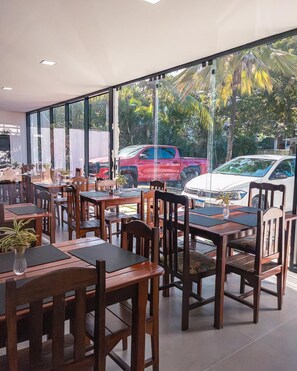 Colazione self-service inclusa, servita tutte le mattine 